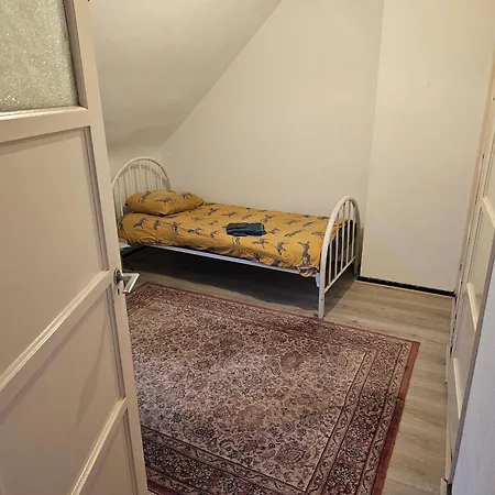 Single Bed In Quiet Area Camping *
